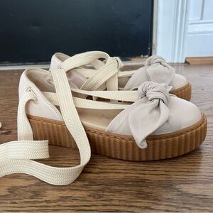 Fenty x Puma Cream Lace-Up Leather Platform Flats with Bow Sandals size 7